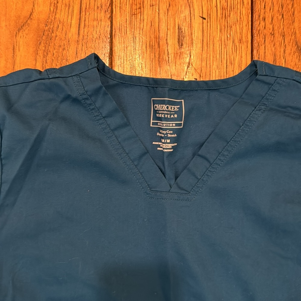 Scrub Set - Picture 2 of 3